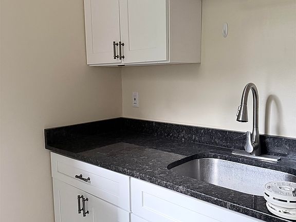 5th image of 270 Harrison Ave APT 105