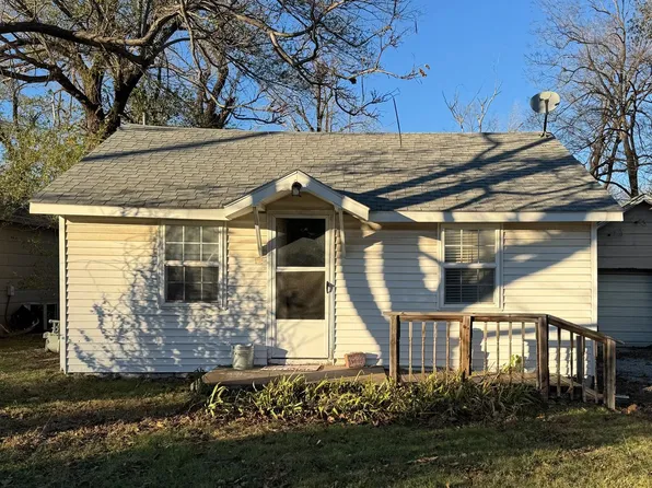 4118 W Douglas Ave, Wichita, KS 67212