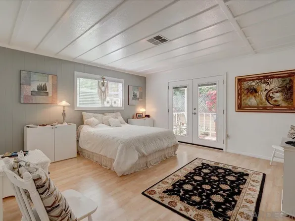 7010 San Bartolo St #26, Carlsbad, CA 92011