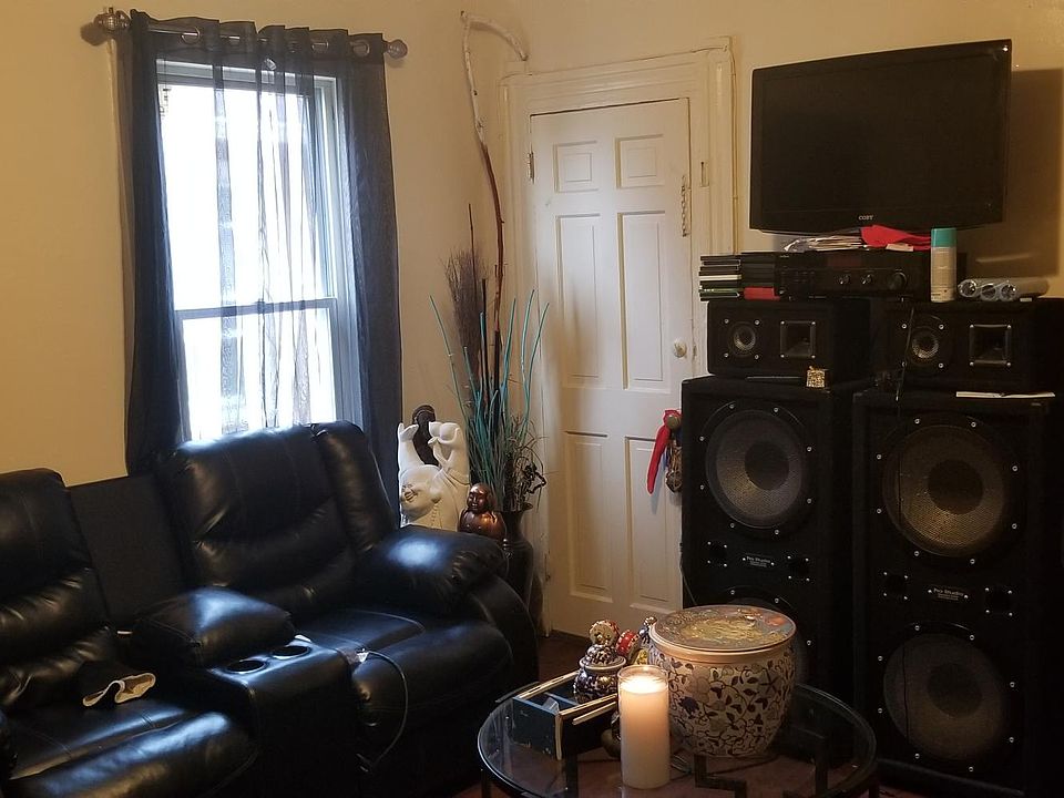 2nd image of 101 Lee Ave