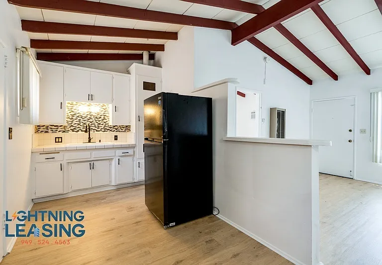 7910 Willis Ave #4 — Photo 12