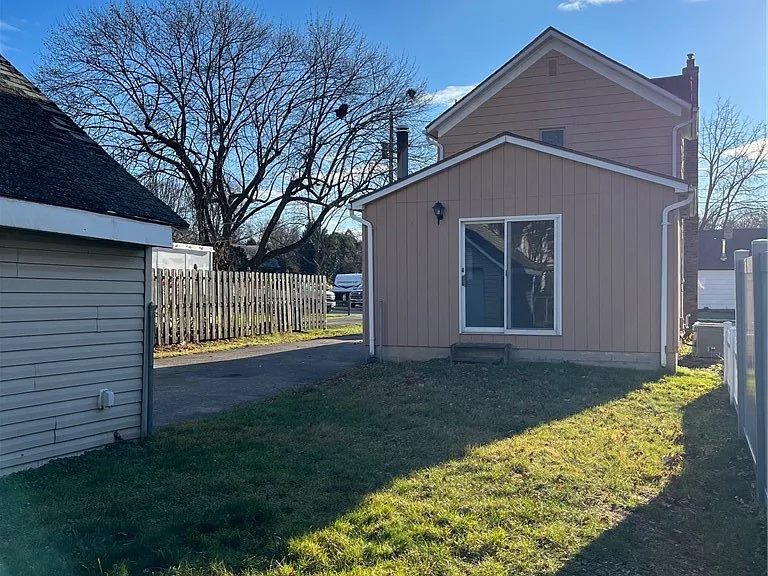 223 E Filbert St — Photo 43