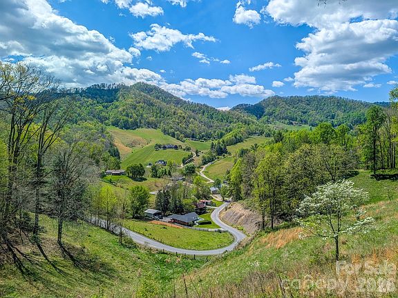2nd image of 572 Pleasant Valley Rd