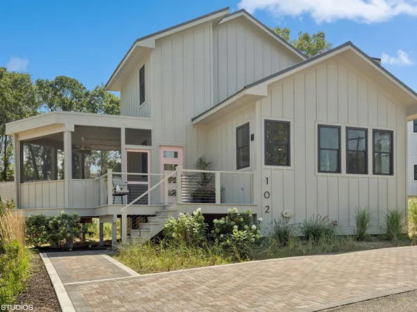 102 Cottage Ln, Michigan City, IN 46360