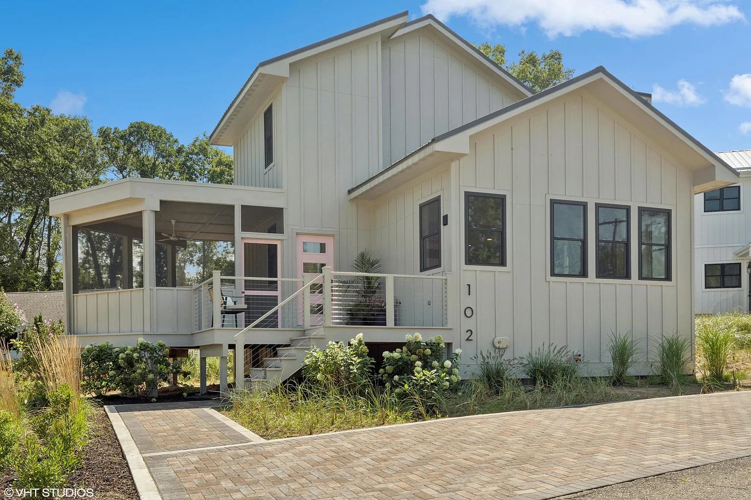 102 Cottage Ln photo 1