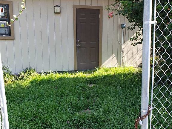 2nd image of 1518 E Frost St