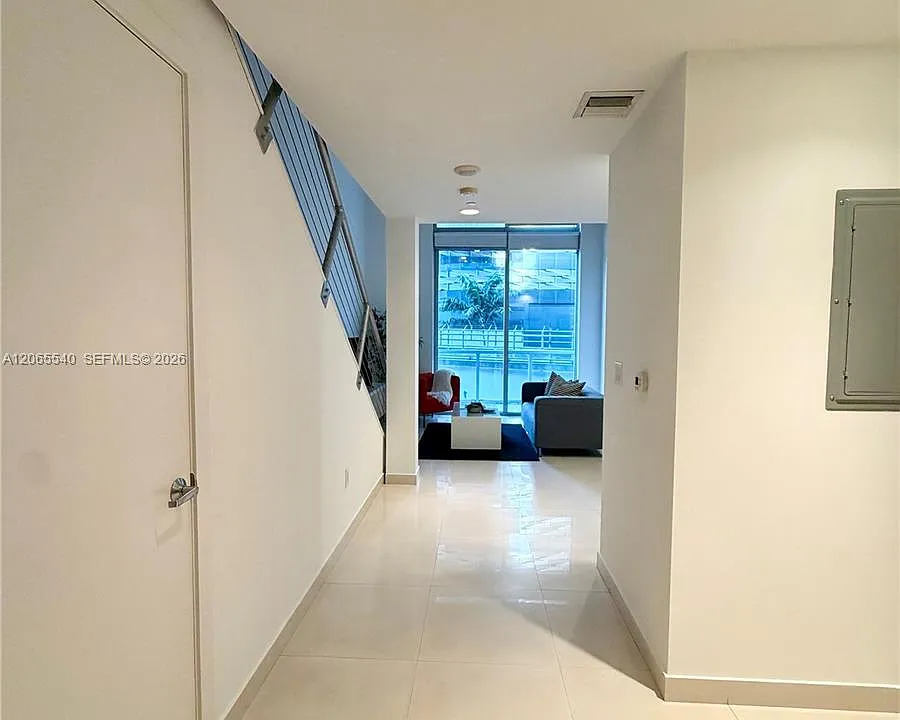 1050 Brickell Ave #206