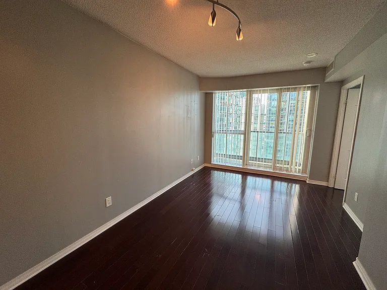 28 Harrison Garden Blvd #25 — Photo 4