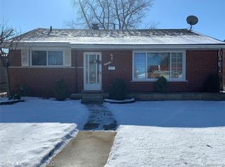 22972 Clairwood St, Saint Clair Shores, MI 48080