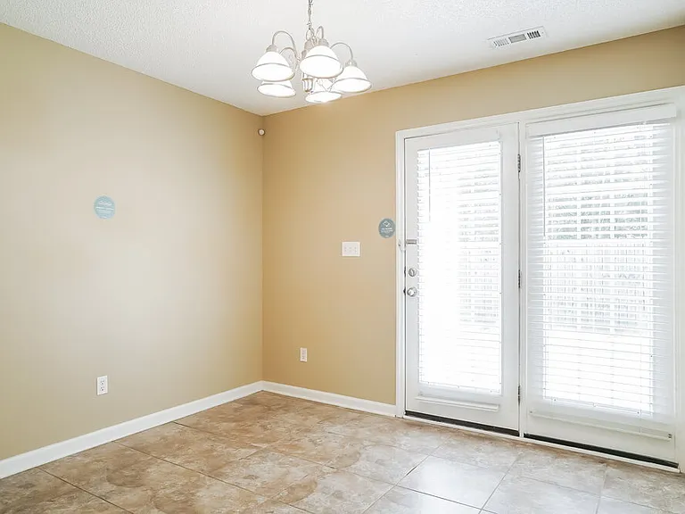 2517 Dandridge Dr — Photo 7