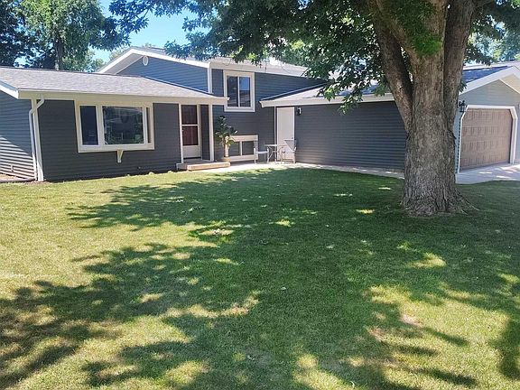 3rd image of 920 N 8th Ave