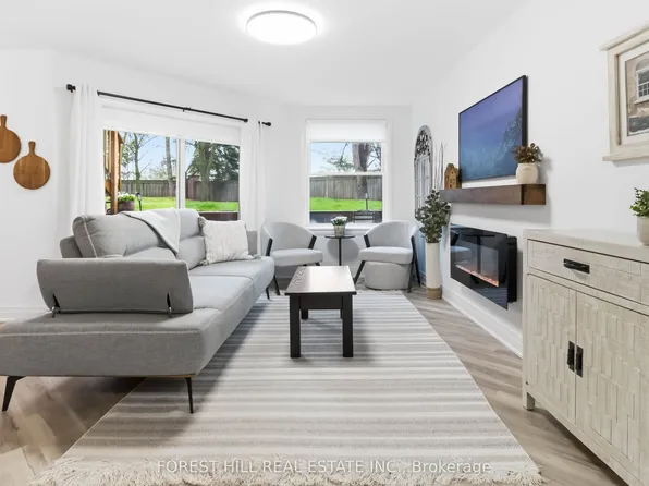 1220 Thorpe Rd #109, Burlington, ON L7S 2H4