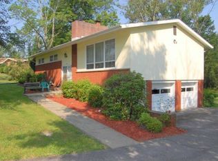 8 High Point Dr, Poughkeepsie, NY 12603