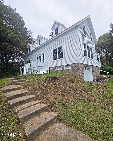 5th image of 1832 Perth Road