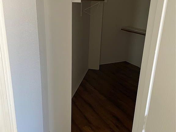 3rd image of 5009 Lake Valley Ct