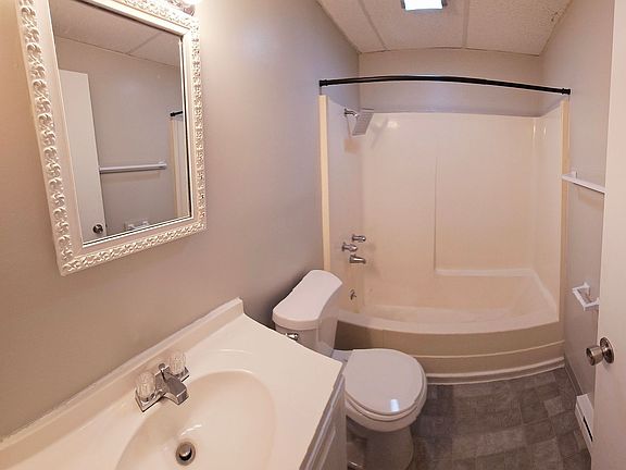 5th image of 136 Sunnyslope Dr APT 2