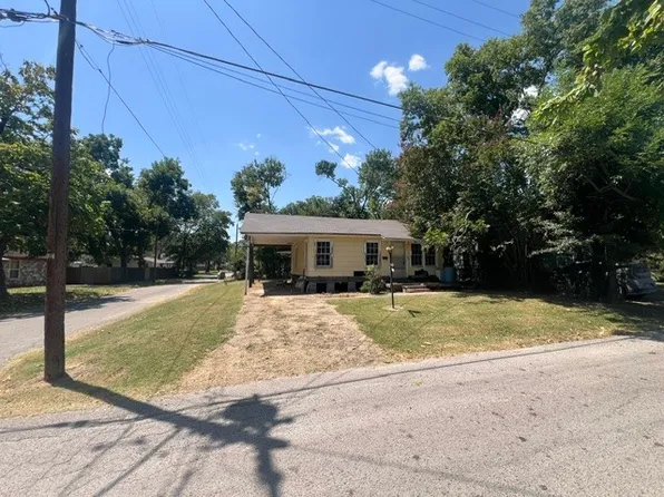 1103 Pine St, Bonham, TX 75418