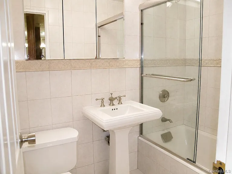 1 Consulate Dr #2C — Photo 7
