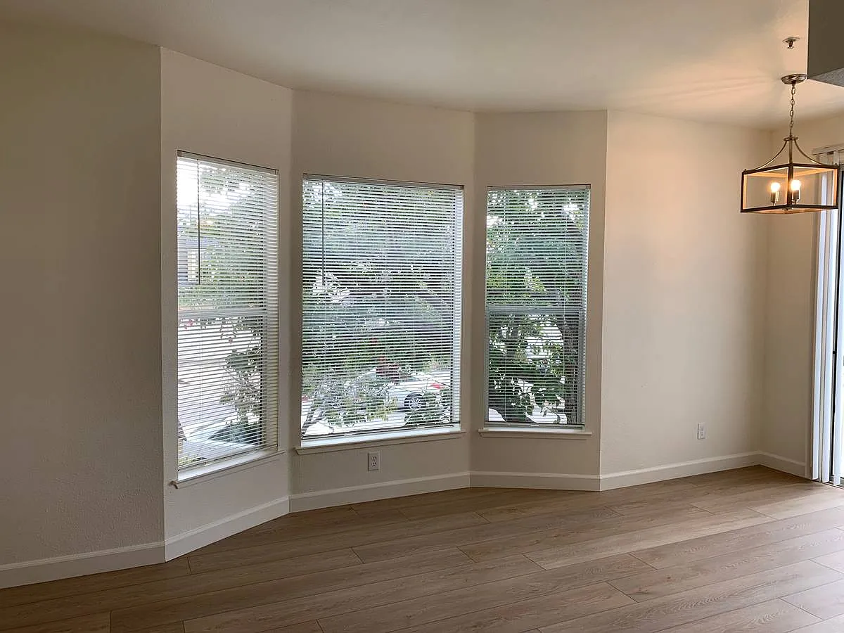 2 bed, 900 sqft, $3,875 — Photo 4