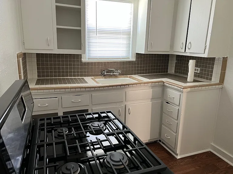 504 Harlem St — Photo 11