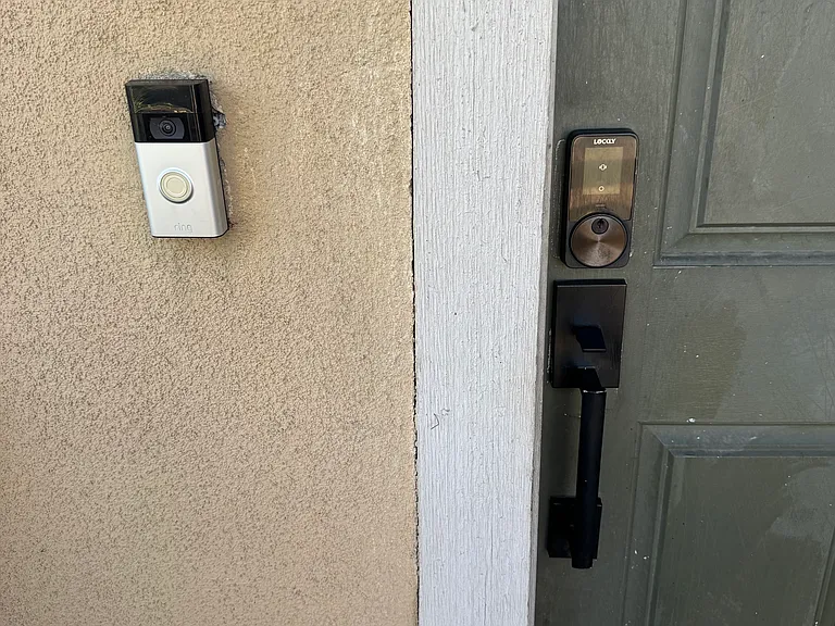 441 S Glendora Ave — Photo 1
