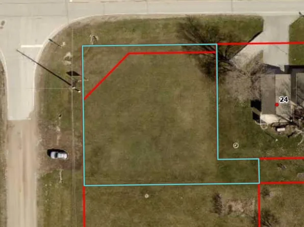 W Eagle Rd, Waterloo, IA 50701