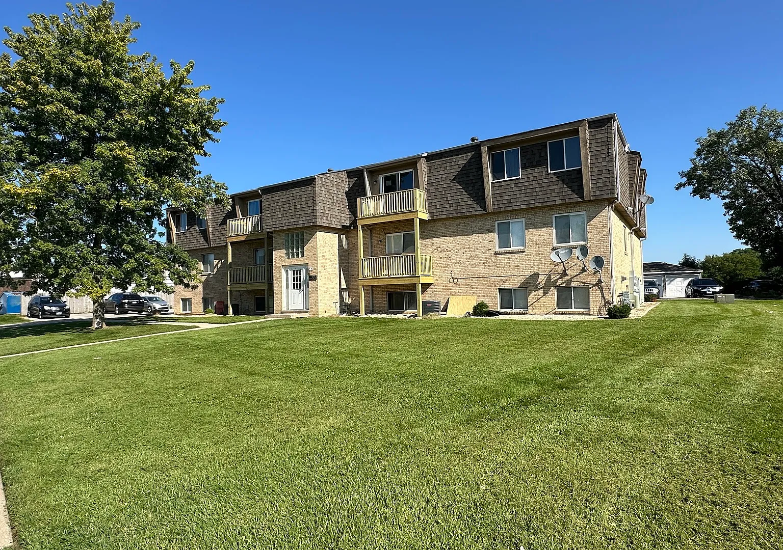 2 bed, 900 sqft, $1,750 — Photo 1