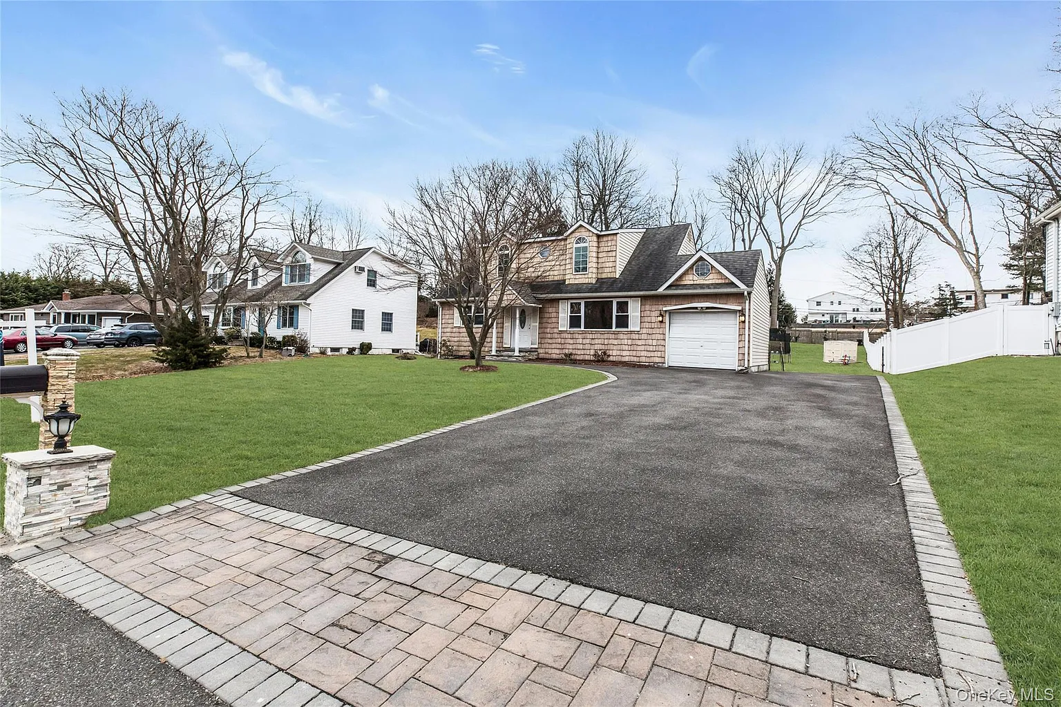 46 Falcon Drive photo 1