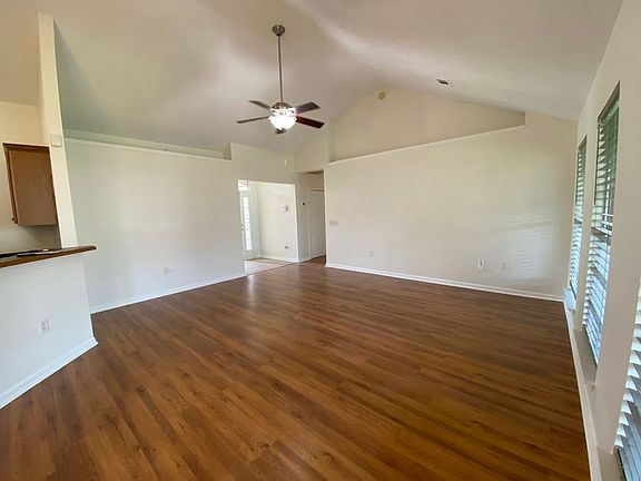 5th image of 211 Lancaster Way