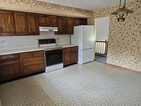 2nd image of 12135 Hillcrest Dr