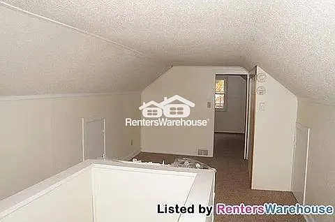 1884 Clear Ave E — Photo 8