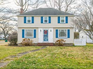 33 Wyndham Rd, Irondequoit, NY 14609