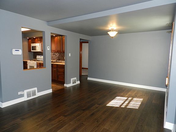 3rd image of 10805 S Avenue F