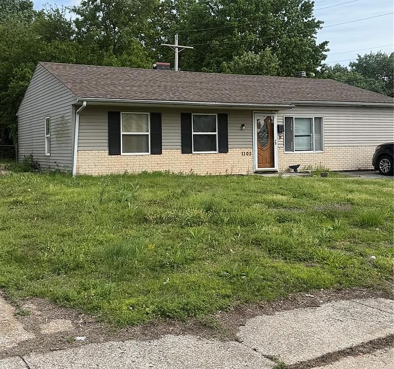1st image of 1102 Saint Clement Dr