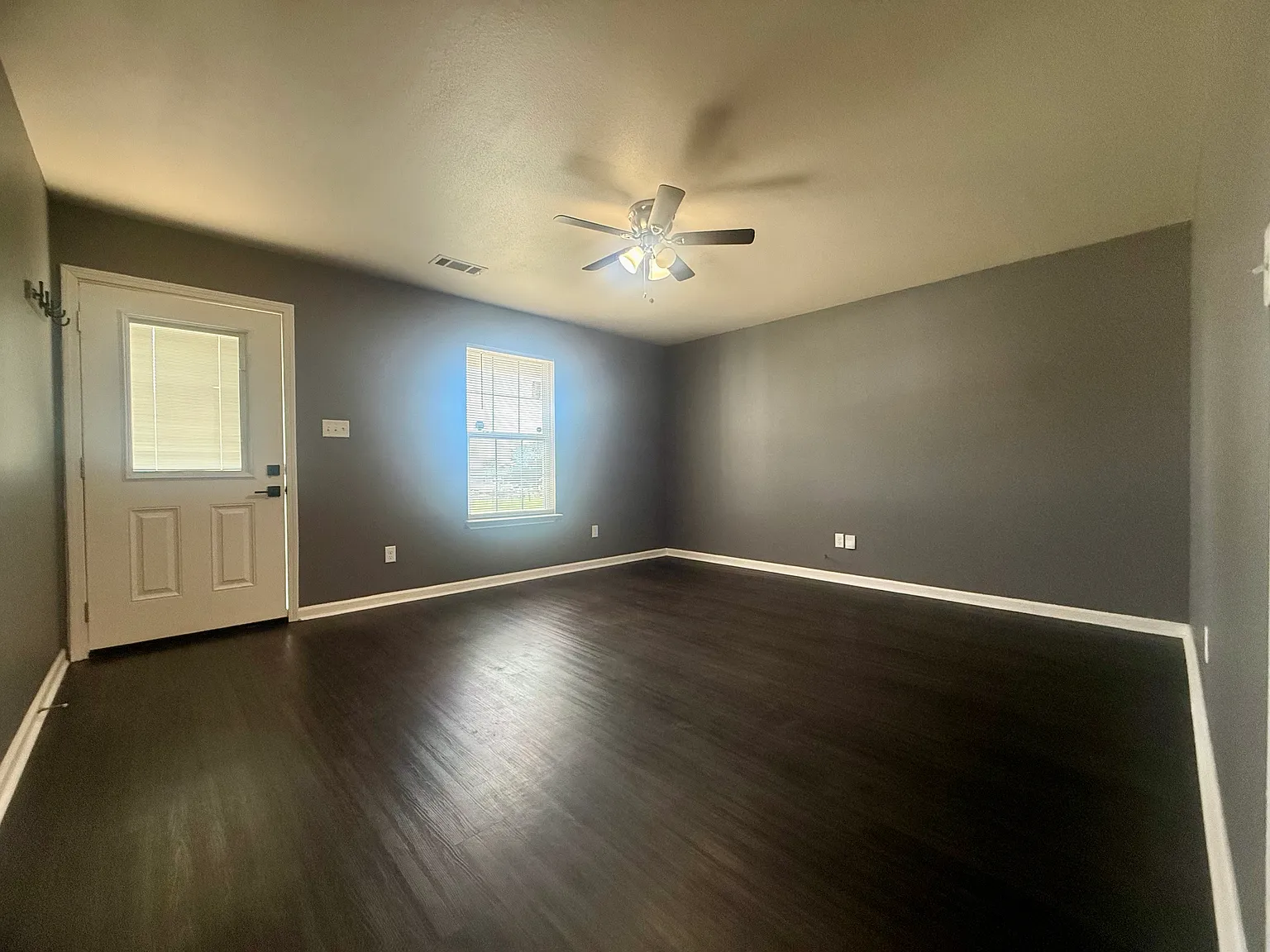 3 bed, 1300 sqft, $1,500 — Photo 3
