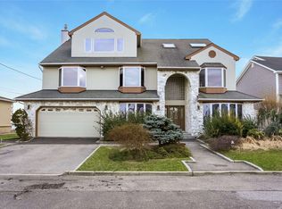 164 Tuttle Pl, Island Park, NY 11558