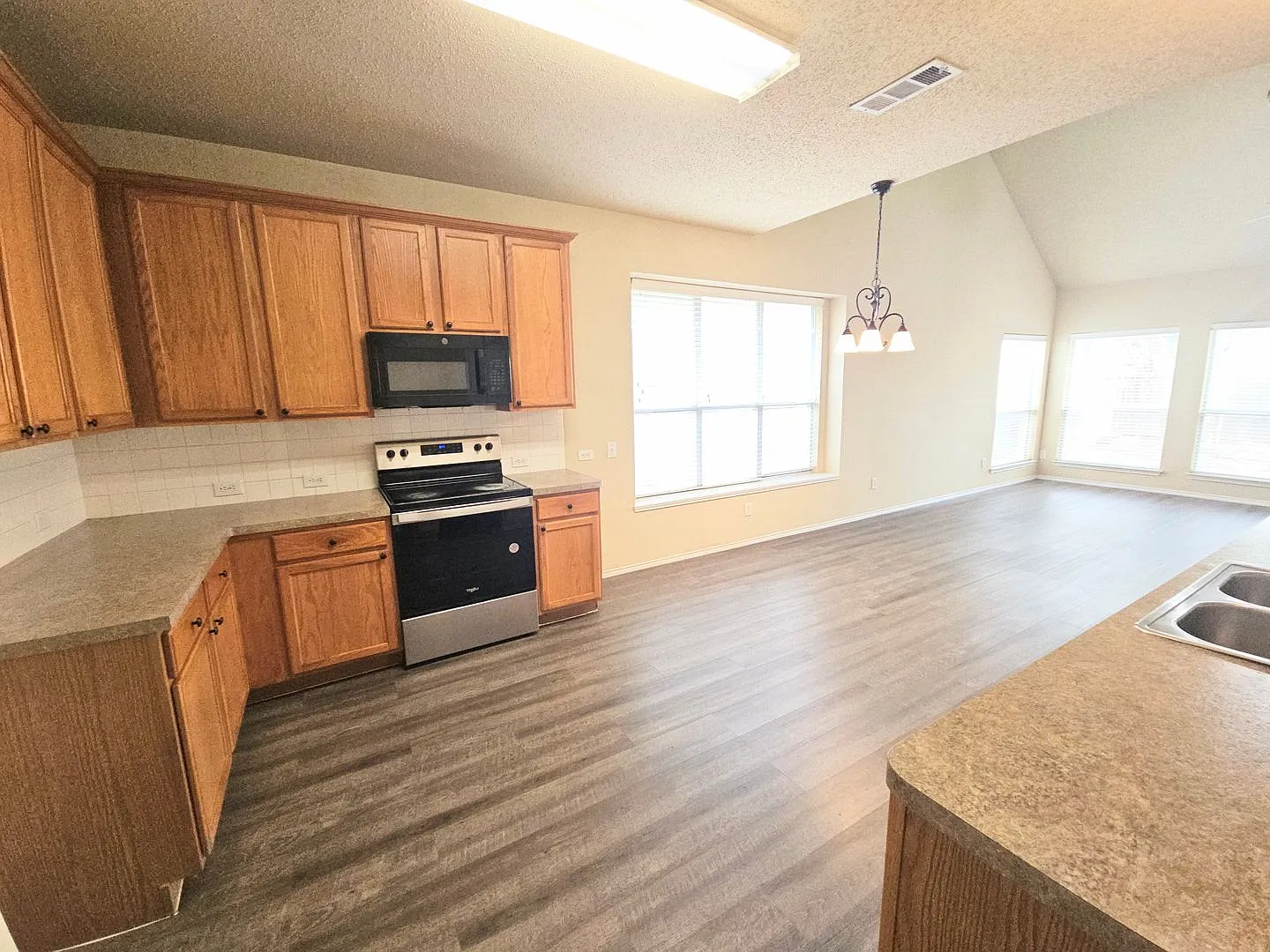 Beautiful 2 Story Home in Keller ISD in Park Glen — Photo 4