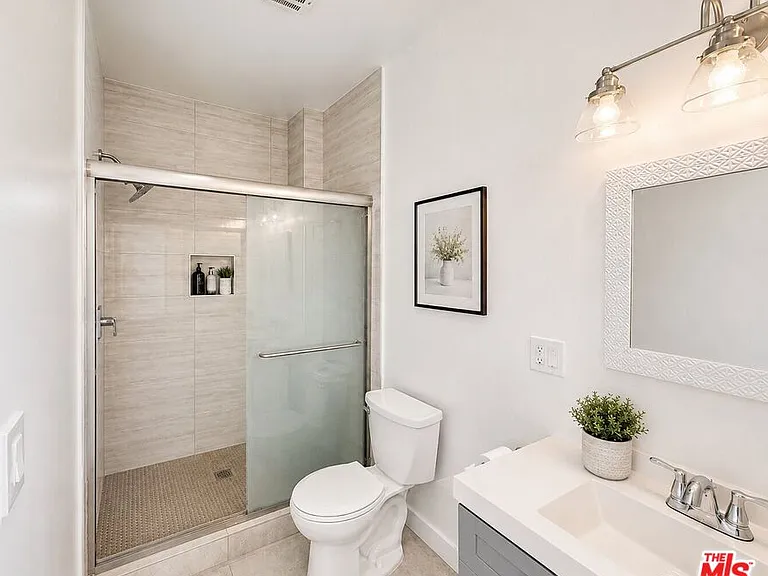 2927 S Catalina St #2925 — Photo 5