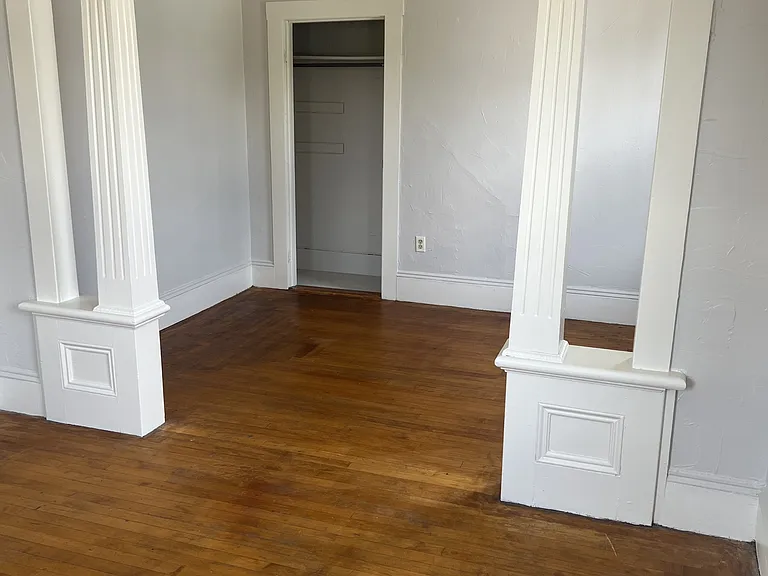5-5 Clifford Ave — Photo 2