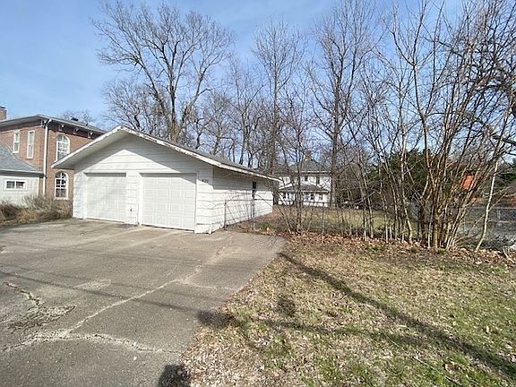 3rd image of 820 4th St