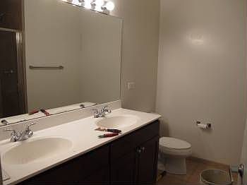 4th image of 700 N Larrabee St #39
