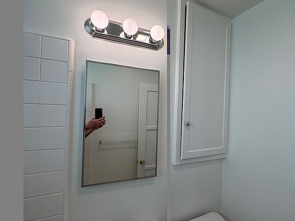 5th image of 1016 Bruce Ln #A