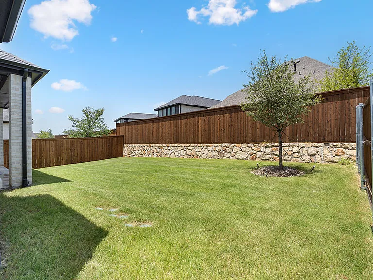 7424 Lilypad Ln — Photo 21