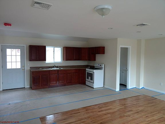 4th image of 15 Van Tuyl St