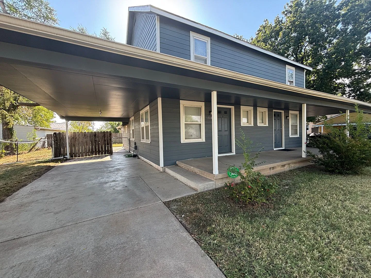 2 Bedroom / 1 Bathroom Duplex Near Bethel College located in Newton, KS. 67114 — Photo 1