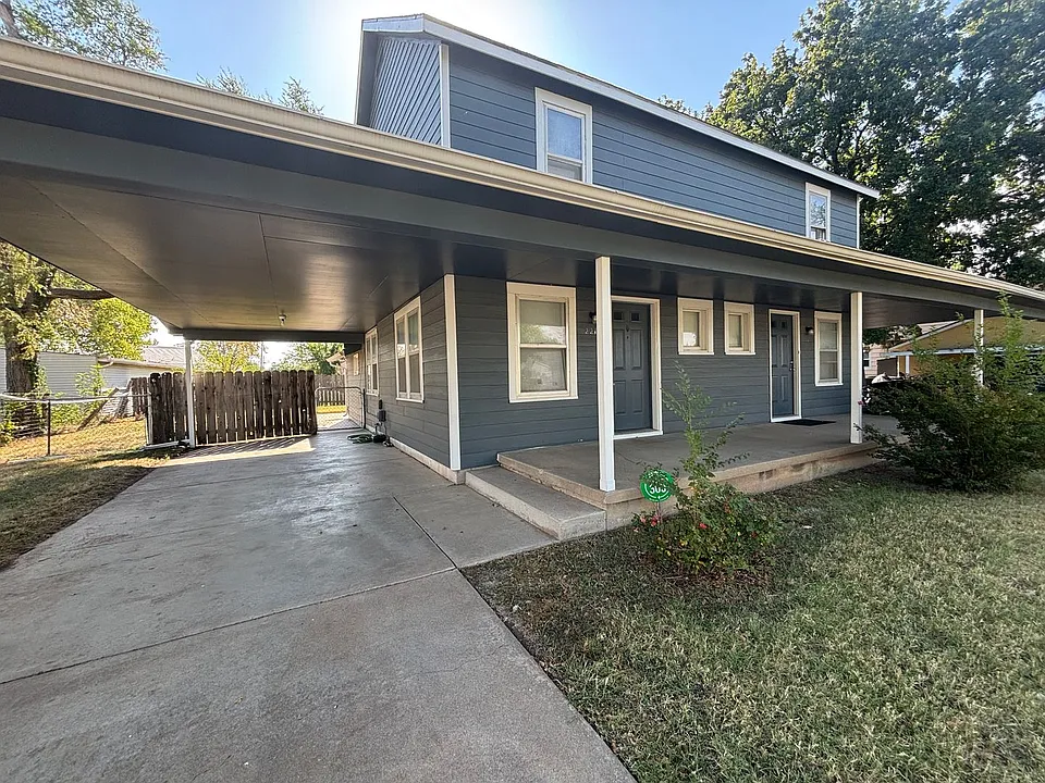 2216 Roanoke Ln