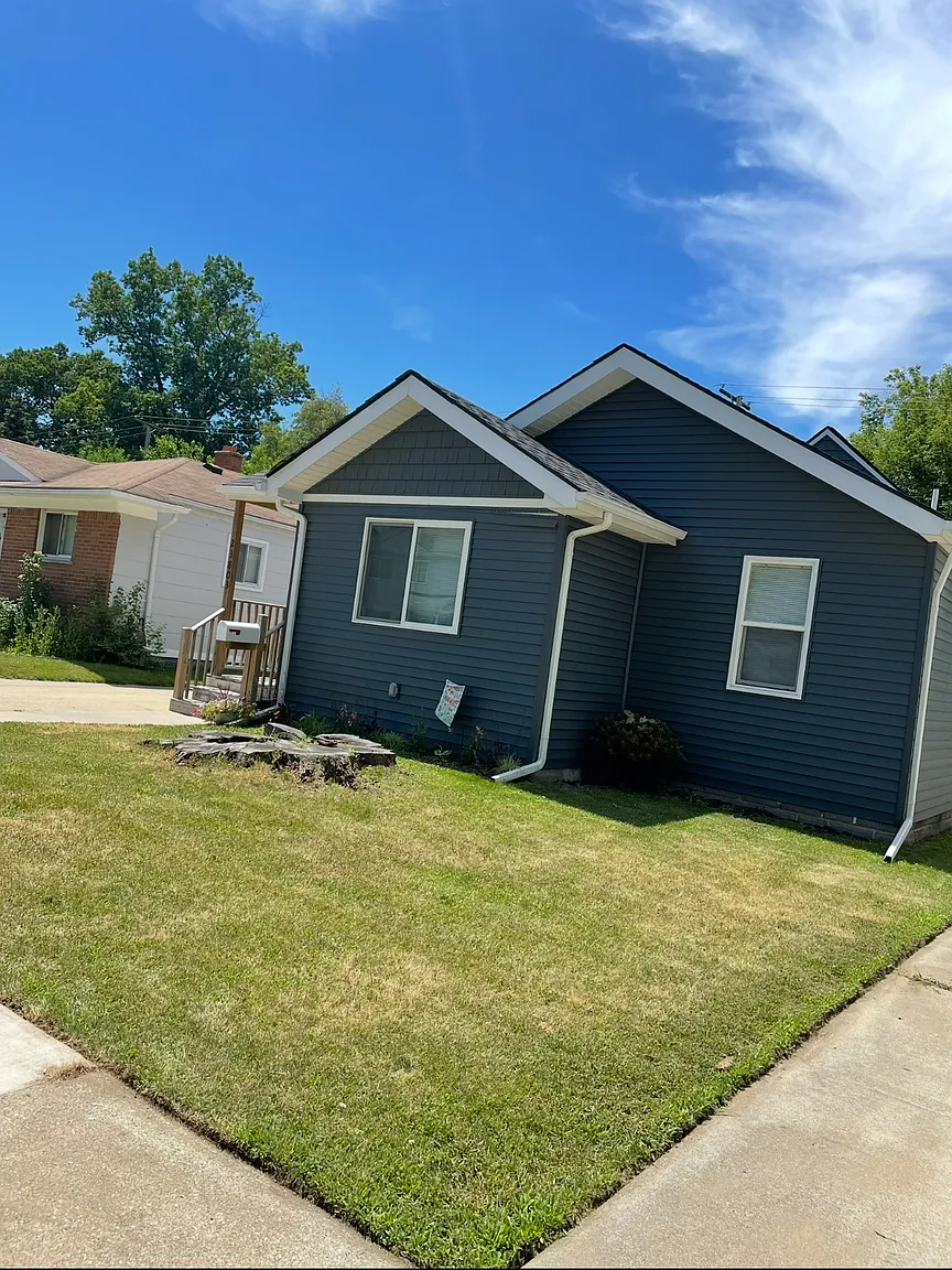 23803 Reynolds Ave photo 1