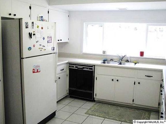 3rd image of 605 Marion Dr