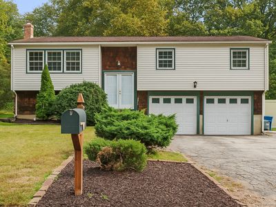 10 Crestview Drive, Gales Ferry, CT, 06335