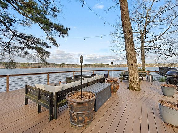 3rd image of 201 Stonebrook Cove Dr
